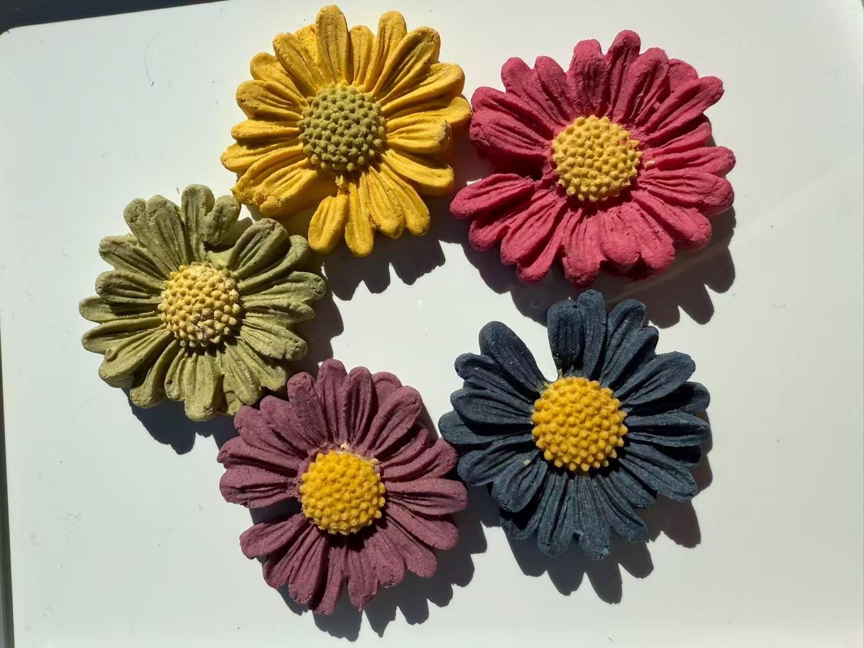 Daisy Flower Chicken Goat Cheese Goat Milk Cookies - Meal topper decoration dehydrated dog treats cat treats all natural healthy homemade